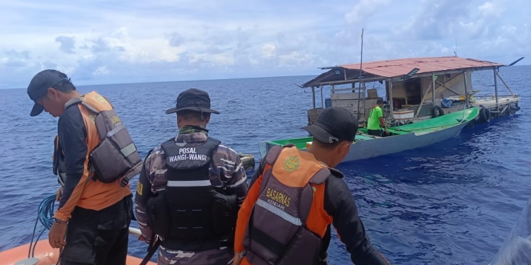 Tim SAR saat melakukan pencarian nelayan hilang di Wakatobi. Foto: Dok Basarnas/kendarinesi