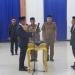 Plt Bupati Kolaka Timur H. Yosep Sahaka, S.Pd., M.Pd. melantik kembali La Fala, S.E. sebagai Penjabat Sekda Kolaka Timur di Aula Rumah Jabatan Bupati, pada Senin (20/10). Foto: Ist/kendarinesia