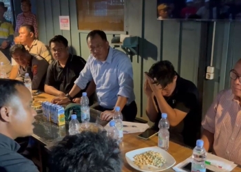 Warga saat menggelar audiensi dengan manajemen PT SCM. Foto: dok istimewe/kendarinesia.