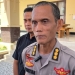 Kabid Humas Polda Sultra Kombes Pol Iis Kristian, saat memberikan keterangan terkait kasus menjerat Oknum polisi Bripda La Ode Isnardin. Foto: Dok istimewa/kendarinesia.
