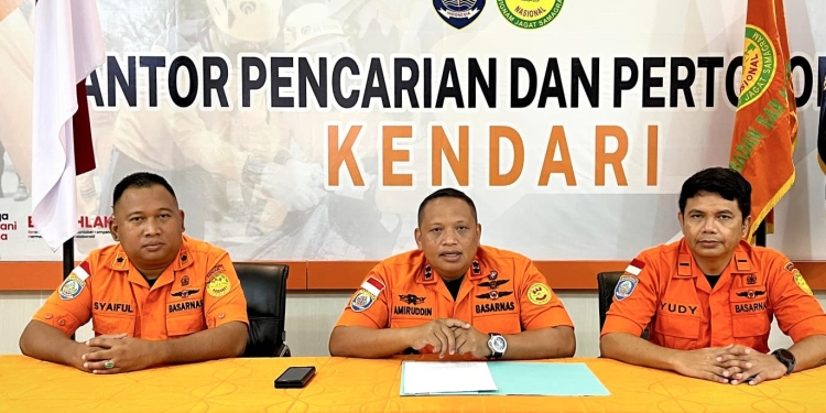 Basarnas Kendari saat memberikan keterangan resmi terkait operasi SAR sepanjang Tahun 2025. Foto: Istimewa/kendarinesia