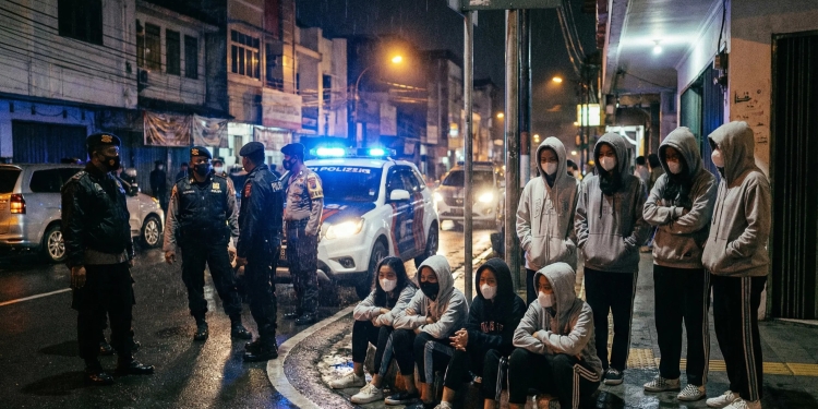 Remaja di Kendari yang baku hantam bermula dari saling ejek. Foto: Ilustrasi grafis kendarinesia