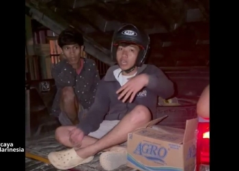 Dua remaja yang diamankan tim perintis presisi Polda Sultra usai diduga hendak melakukan aksi balas dendam menggunakan sajam. Foto: Dok tangkapan layar video/kendarinesia