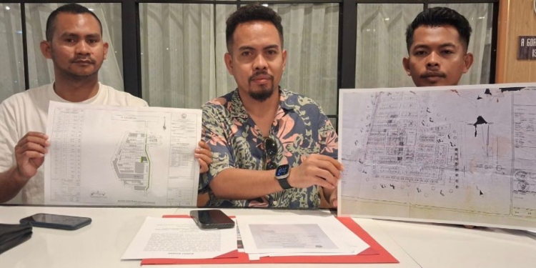 Kuasa Hukum Ahli Waris PT Surya Asri Cipta Cendana, Abdul Razak Said Ali, saat menggelar jumpa pers. Foto: Dok Istimewa/kendarinesia