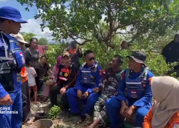Mahdi (47), nelayan asal Kolaka yang berhasil selamat dari badai yang menghantam perahunya. Foto: Dok Basarnas/kendarinesia