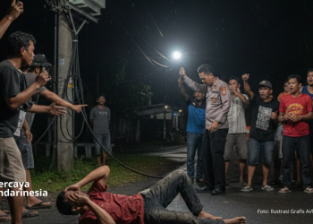 Pencuri di Kolaka diamuk massa usai ketahuan oleh Petugas PLN saat hendak mencuri kabel gardu. Foto: Dok Istimewa/kendarinesia